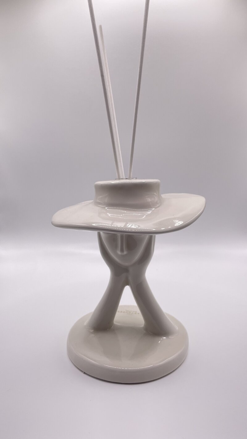profumatore-donna-con-cappello-ilary-queen