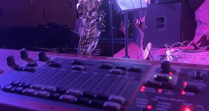 onstage_298.jpeg onstage_298.jpeg