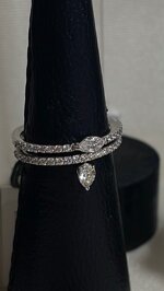 anello-oro-bianco-con-punto-luce-centrale