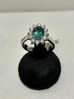 anello-kate-oro-bianco-pietra-centrale-e-contorno-brillanti