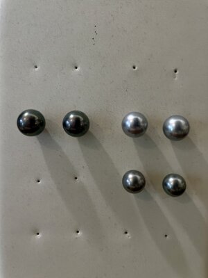 orecchini-a-lobo-perla-grigia