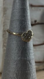 anello-oro-giallo-cuore-in-pave