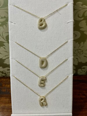 collana-argento-dorato-con-lettera