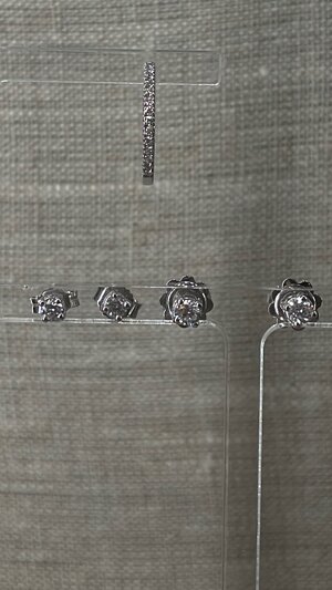 orecchini-oro-bianco-punto-luce