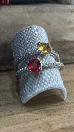 anello-oro-bianco-brillanti-e-zaffiro-centrale