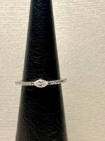 anello-oro-bianco-con-punto-luce-centrale