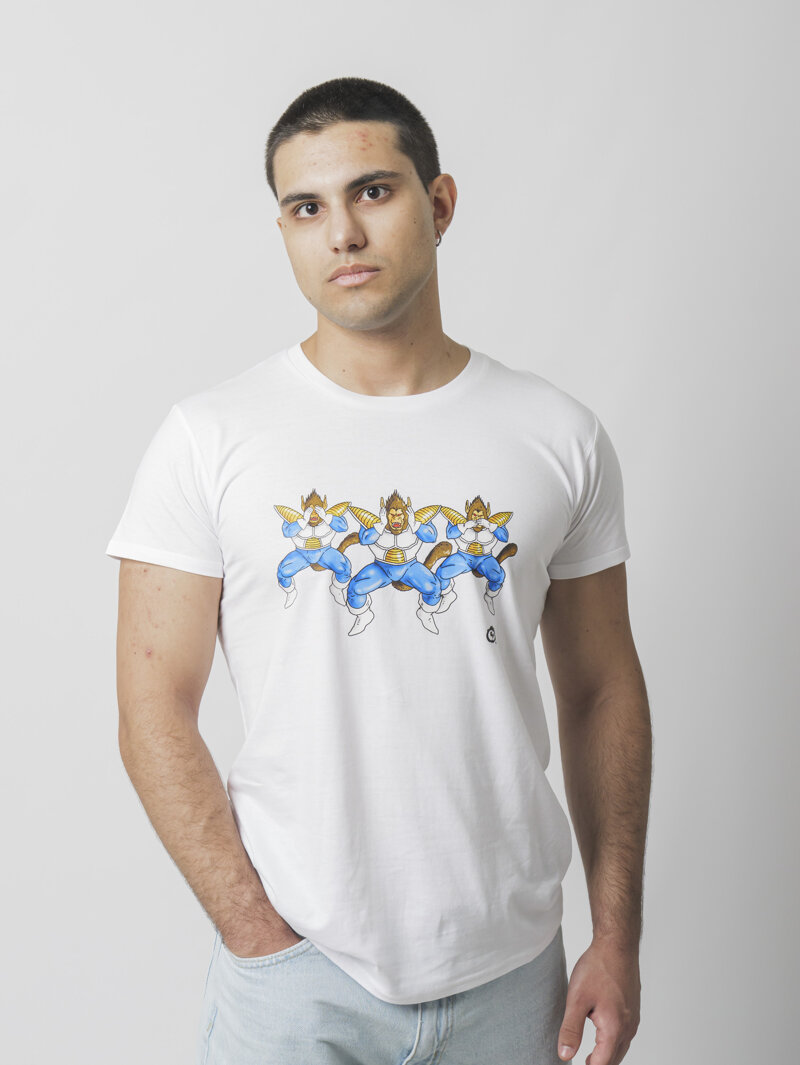 T-shirt uomo con stampa di Vegeta in versione Super Sayan in posa “ non vedo, non sento, non parlo”, design Eco Pop