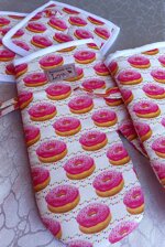 handmade-kitchen-gloves-donuts