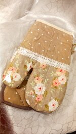 handmade-kitchen-gloves-vintagewhite-dots