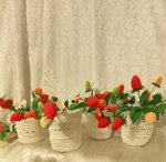 crocheted-basket-with-strawberries
