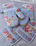 handmade-kitchen-gloves-vintage-blue