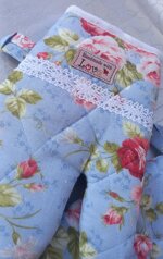 handmade-kitchen-gloves-vintage-blue