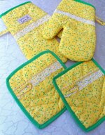 handmade-kitchen-gloves-green-leaves