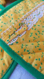 handmade-kitchen-gloves-green-leaves