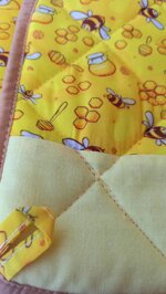 handmade-kitchen-gloves-bee