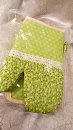 handmade-kitchen-gloves-green-flowers