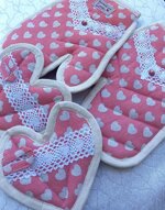 handmade-kitchen-gloves-hearts