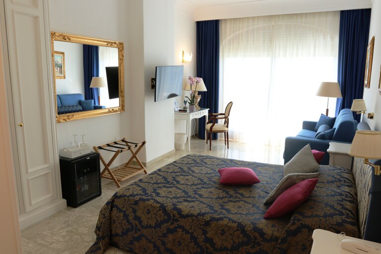 junior suite 12.jpeg