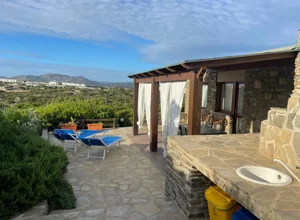Giardino dell'appartamento Mirto con vista mare a Stintino