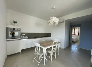 Soggiorno dell'appartamento Mirto con vista mare a Stintino