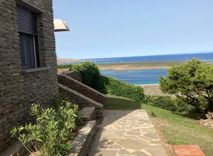 Dettaglio del giardino vista mare a Stintino