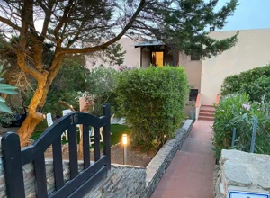 Ingresso dell'appartamento con giardino a Stintino