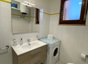 Bagno con lavatrice