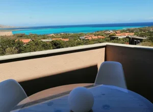 Vista dalla terrazza con vista mare e vista piscina a stintino