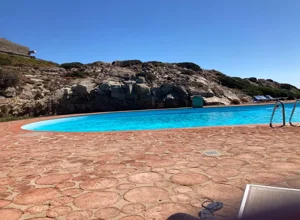 Piscina a sfioro a Capo Falcone Stintino