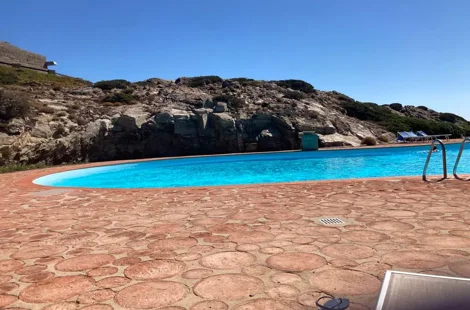 Piscina in condivisione della Finestra su Stintino