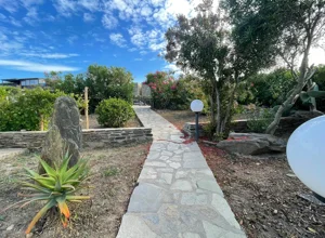 Giardino di Mirto con vista mare