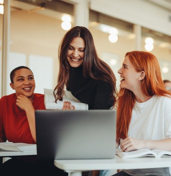 foto studenti 1.jpeg foto studenti 1.jpeg