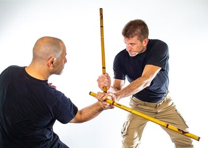 Marco Piendibene con doppio bastone del kali filippino Marco Piendibene con doppio bastone del kali filippino