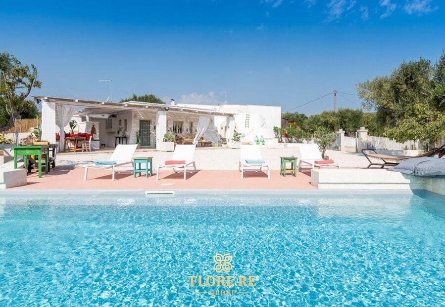 TRULLO CON PISCINA OSTUNI
