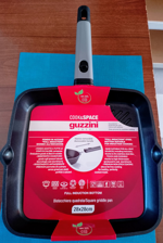 bistecchiera-quadrata-cookspace-guzzini-con-manico-removibile