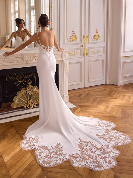 bianco-evento-limited-dress-gia-(2).jpeg