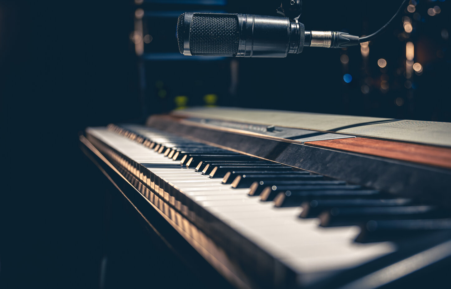 close-up-of-piano-keyboard-with-microphone-2026-09-24-09-02-09-utc.jpeg close-up-of-piano-keyboard-with-microphone-2026-09-24-09-02-09-utc.jpeg
