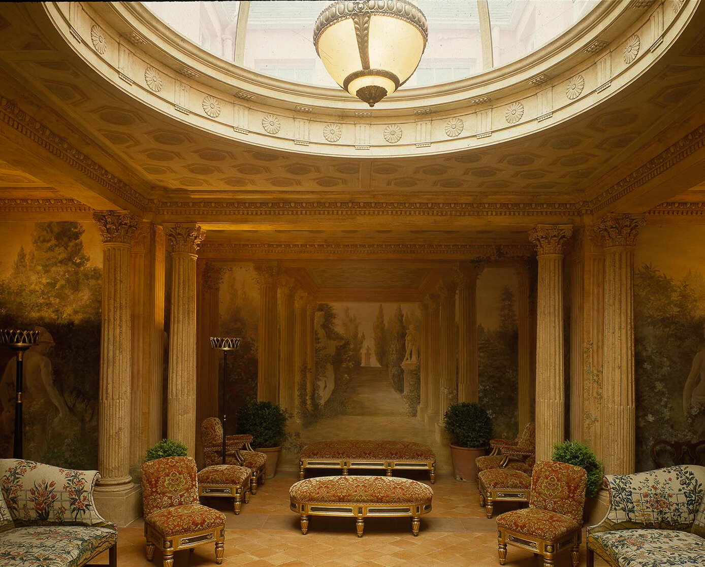 5.-renzo-mongiardino_casa-heinz_londra_ph-massimo-listri.jpeg