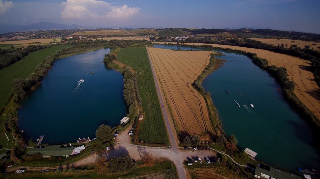 Laghi per sci nautico e wakeboard cable park