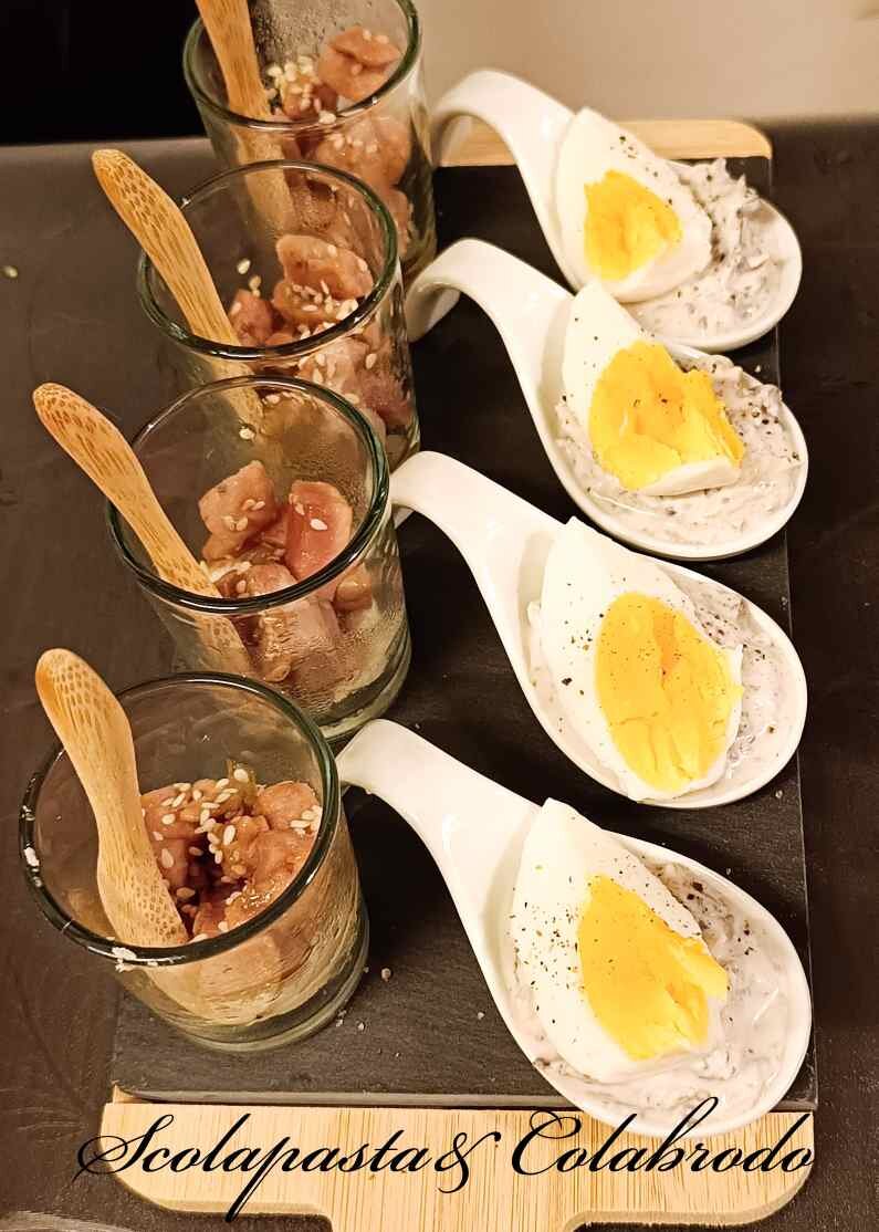 Finger food di tonno su cipolla caramellata