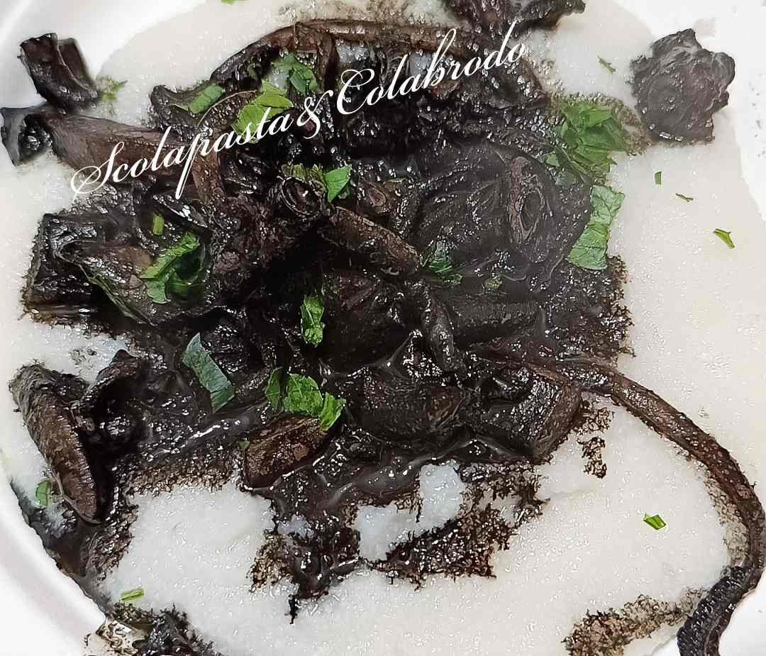 Seppioline al nero su polenta bianca