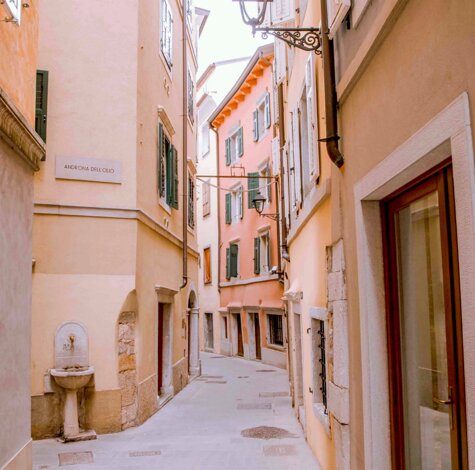 cortile1.jpeg cortile1.jpeg