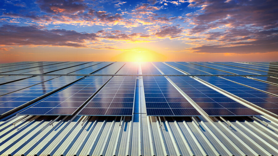 pannelli-solari-sul-tetto-celle-energia-solare.jpeg