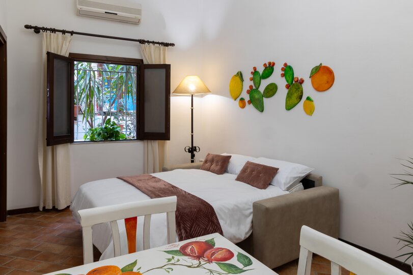 Divano letto alla francese in un alloggio per turisti a Palermo