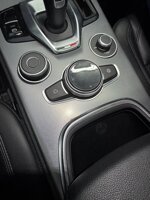 alfa-romeo-stelvio-2020-q4