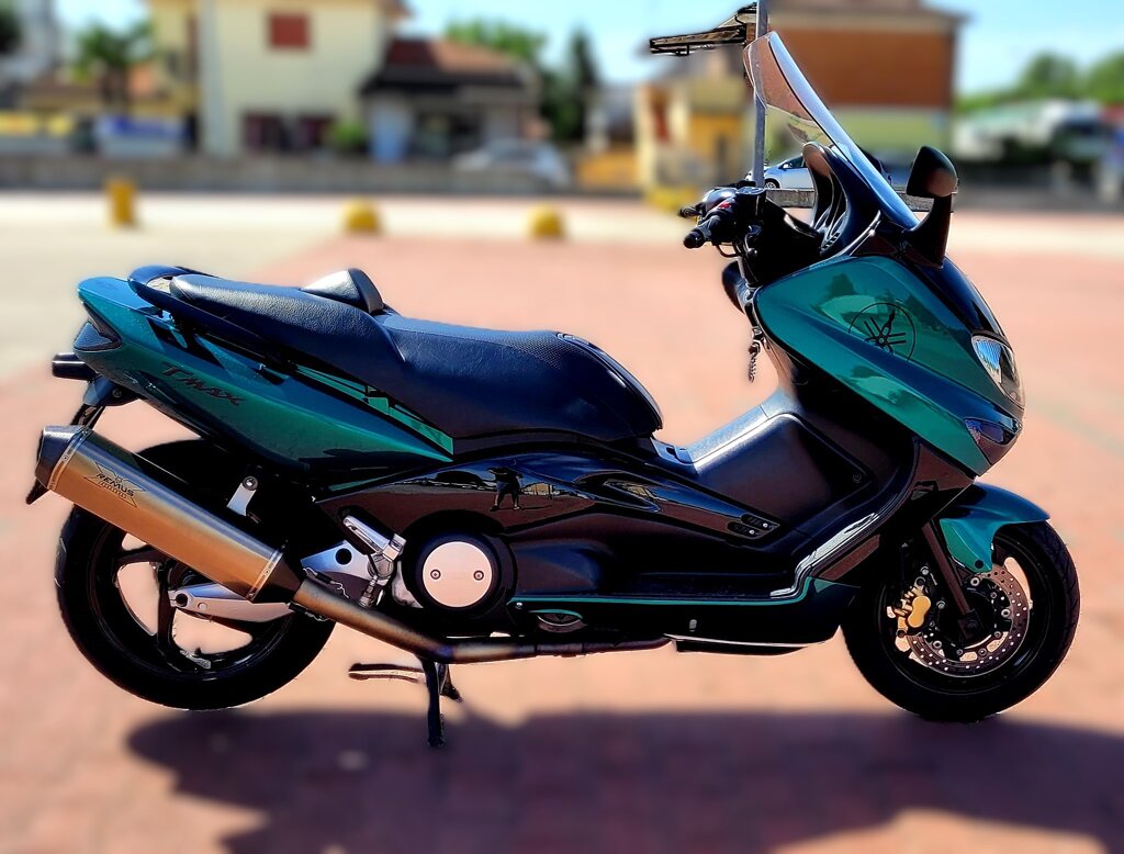 grn moto r side.jpeg