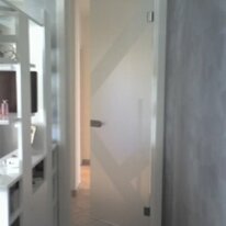 apertura 180° a battente