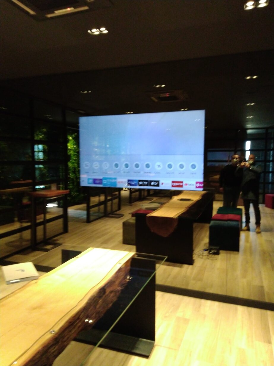 Specchio con TV incorporata