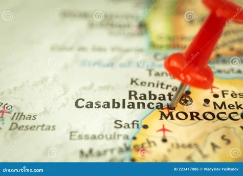 marocco-della-casablanca-con-la-cartina-geografica-strisce-pedonale-punta-di-chiusura-del-viaggio-e-il-concetto-marcafrica-223417086.webp