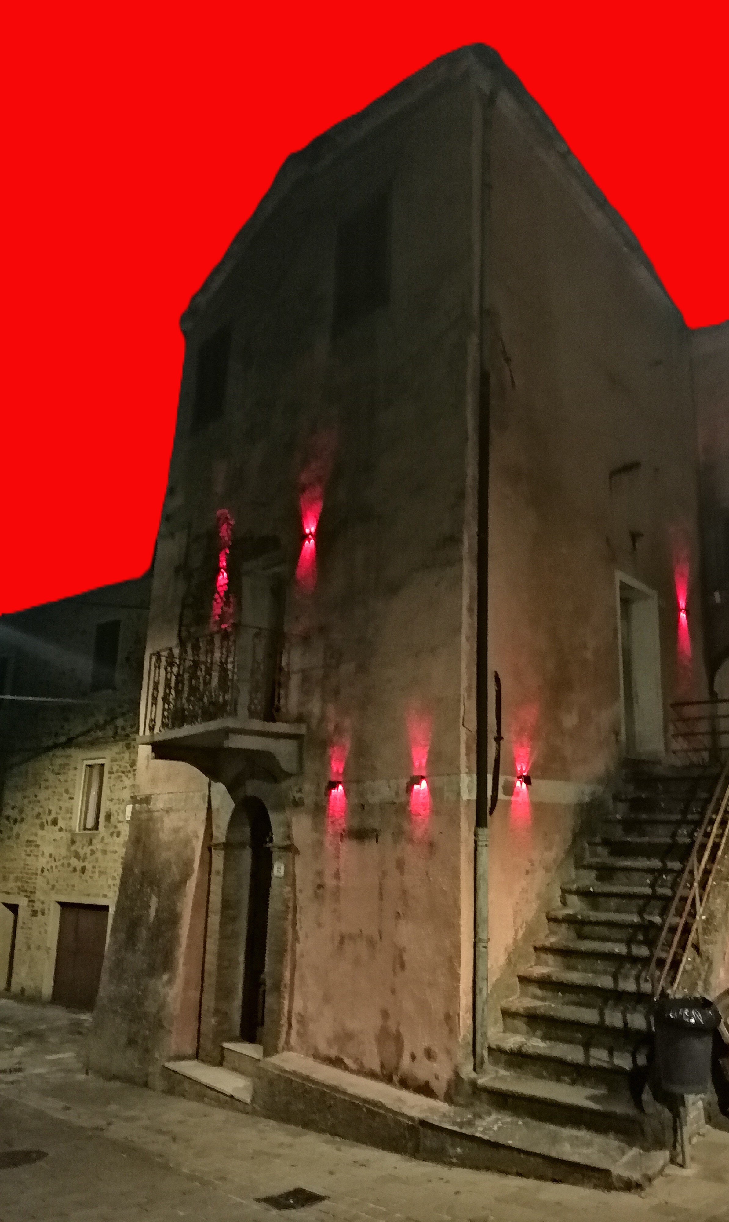 Quando il Rosso Accende la Storia di Montalcinello